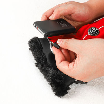 La batterie extérieure de l'équitation 4000mAh d'hiver a chauffé les femmes passionnées rouges de mitaines de gants d'hiver